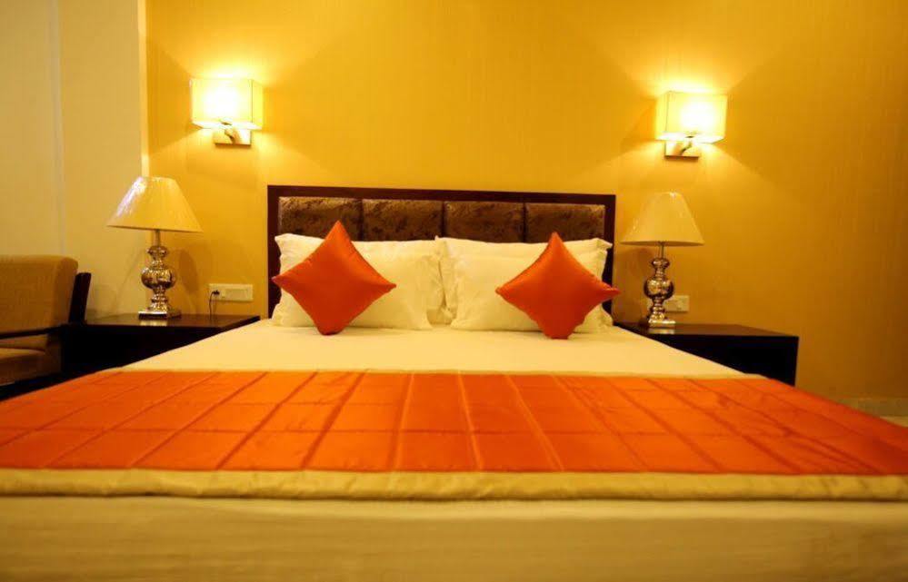 Hotel Natraj Rishīkesh Extérieur photo